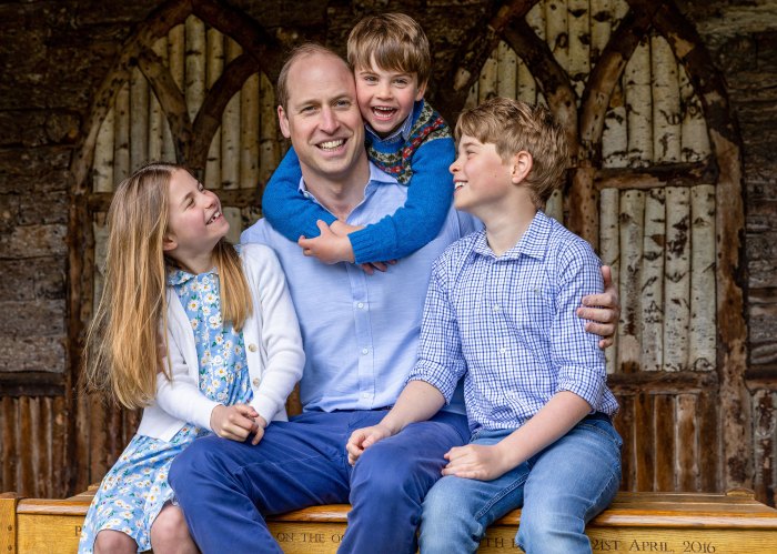 Prince William poses with George, Charlotte, Louis for Father's Day photo