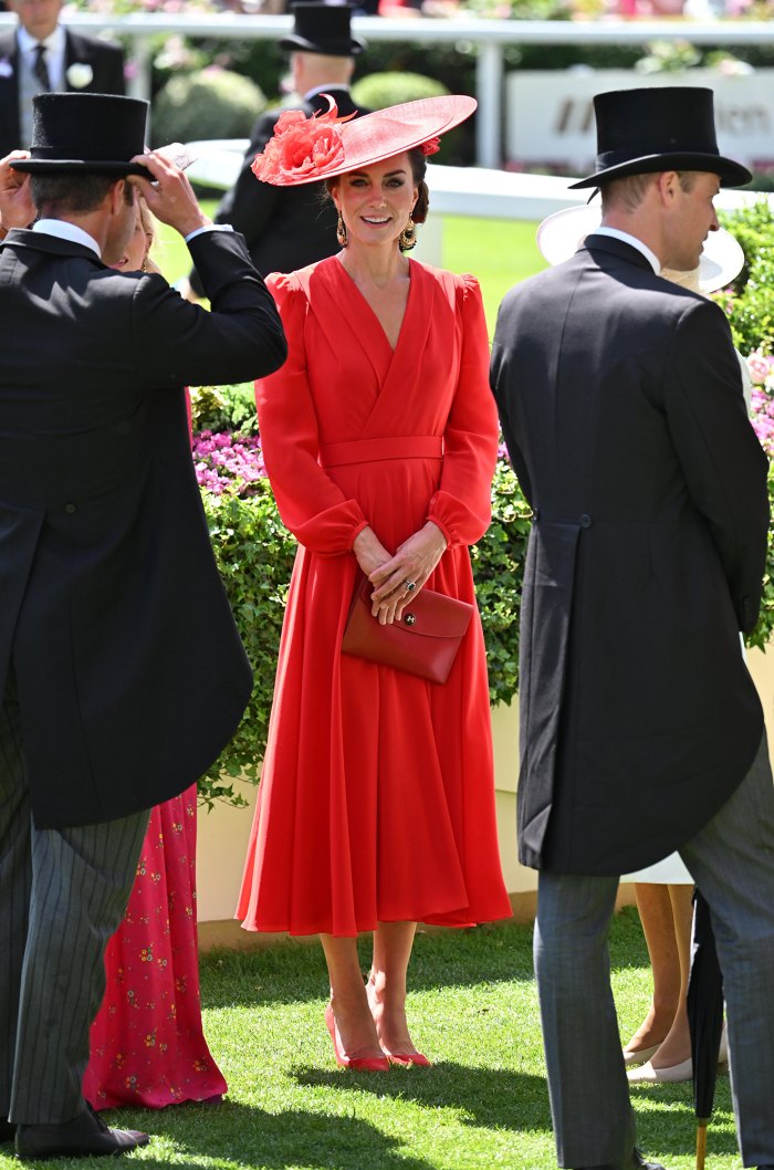 Prens William ve Prenses Kate, Royal Ascot'a Geldiklerinde Gülümsüyorlar