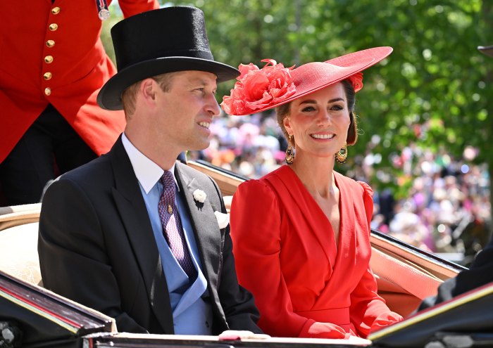 Prens William ve Prenses Kate, Royal Ascot'a Geldiklerinde Gülümsüyorlar
