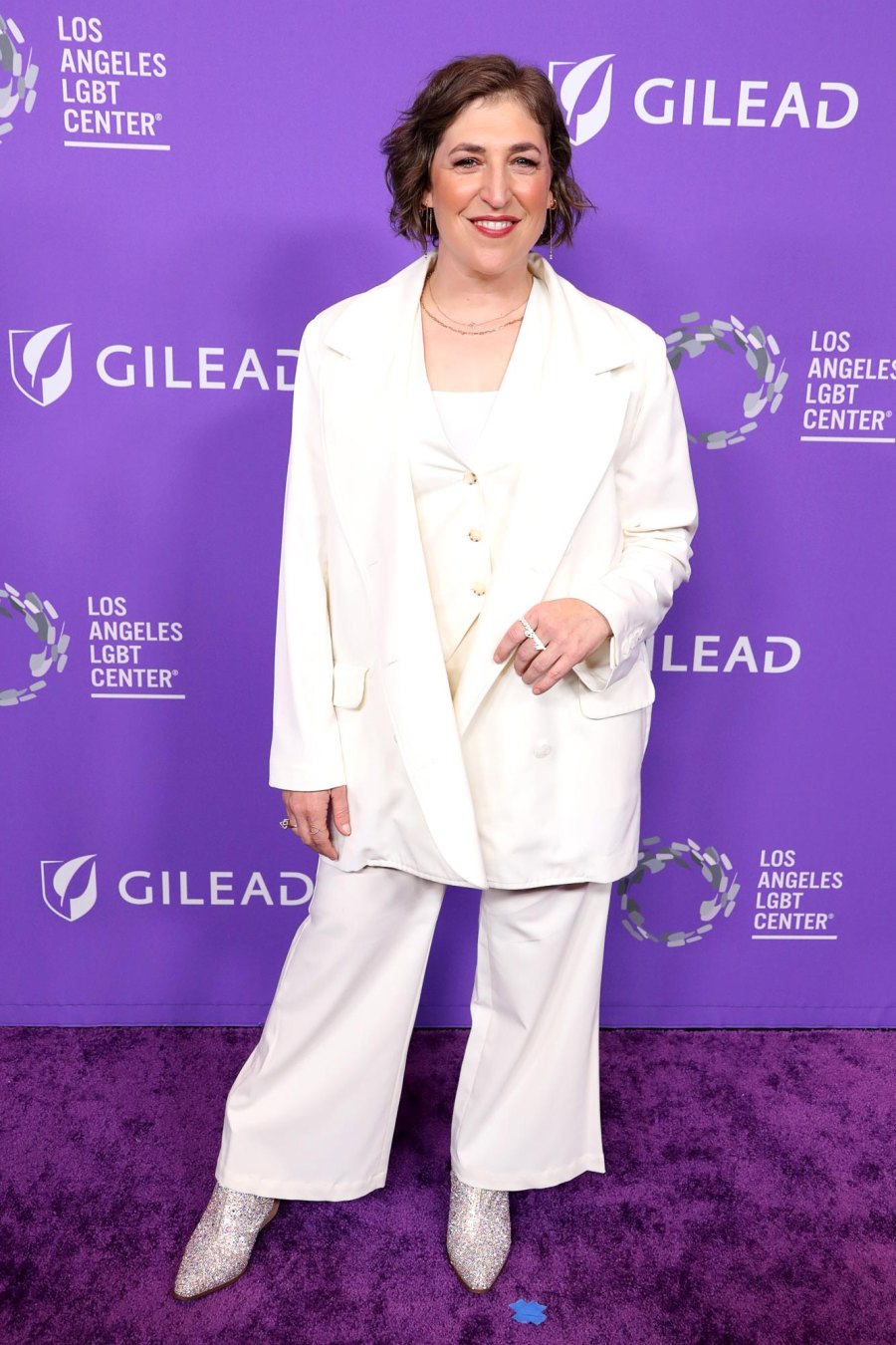 Celebrities Who've Had Incidents on Planes, at Airports: Taylor Swift, Savannah Chrisley and More Mayim Bialik The Los Angeles LGBT Center Gala, Arrivals, Los Angeles, California