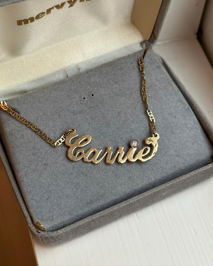 Sarah Jessica Parker Celebrates Sex and the City Anniversary With Iconic Carrie Necklace 02