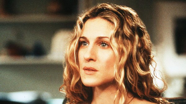 Sarah Jessica Parker Celebrates Sex and the City Anniversary With Iconic Carrie Necklace