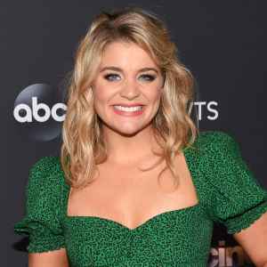 Stars-Who-Played-Matchmaker-for-Their-Friends--Taylor-Swift--Jesse-Tyler-Ferguson--Nicole-Richie-and-More -169 Lauren Alaina