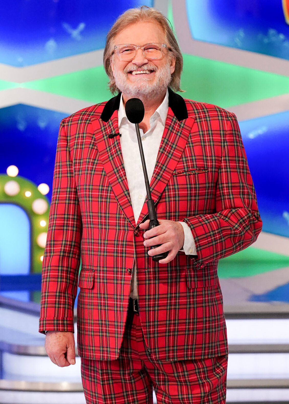 Feature 'The Price Is Right' Contestant Dislocates His Shoulder While Celebrating a Win, His Wife Spins the Wheel for Him