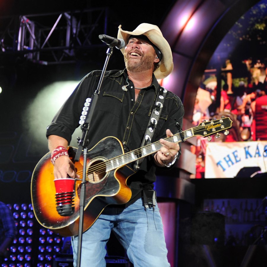 Toby Keith Says He Hopes to Return to Touring After Stomach Cancer Tumor Shrinks 2