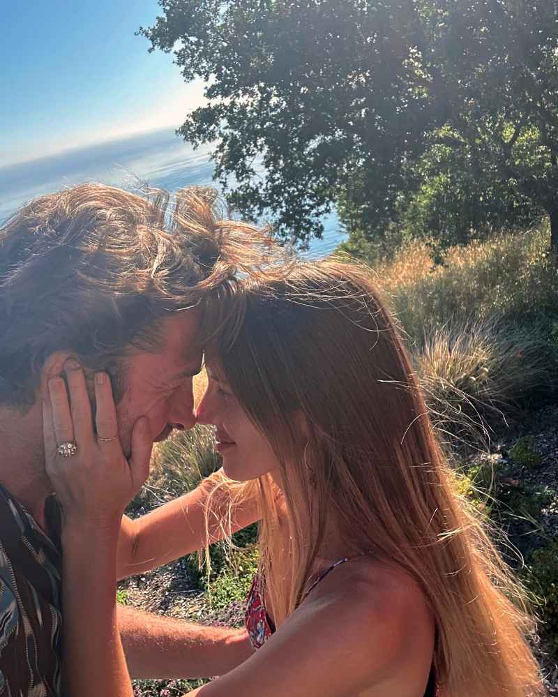 You's Scott Speedman Is Engaged to Girlfriend Lindsay Rae Hofmann