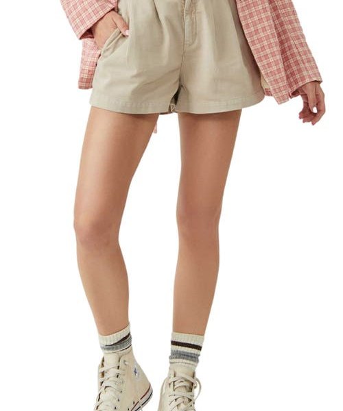 Free People Billie Front Pleat Chino Shorts in Almond Milk at Nordstrom, Size 2