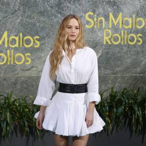 jennifer-lawrence-shirtdress-belt