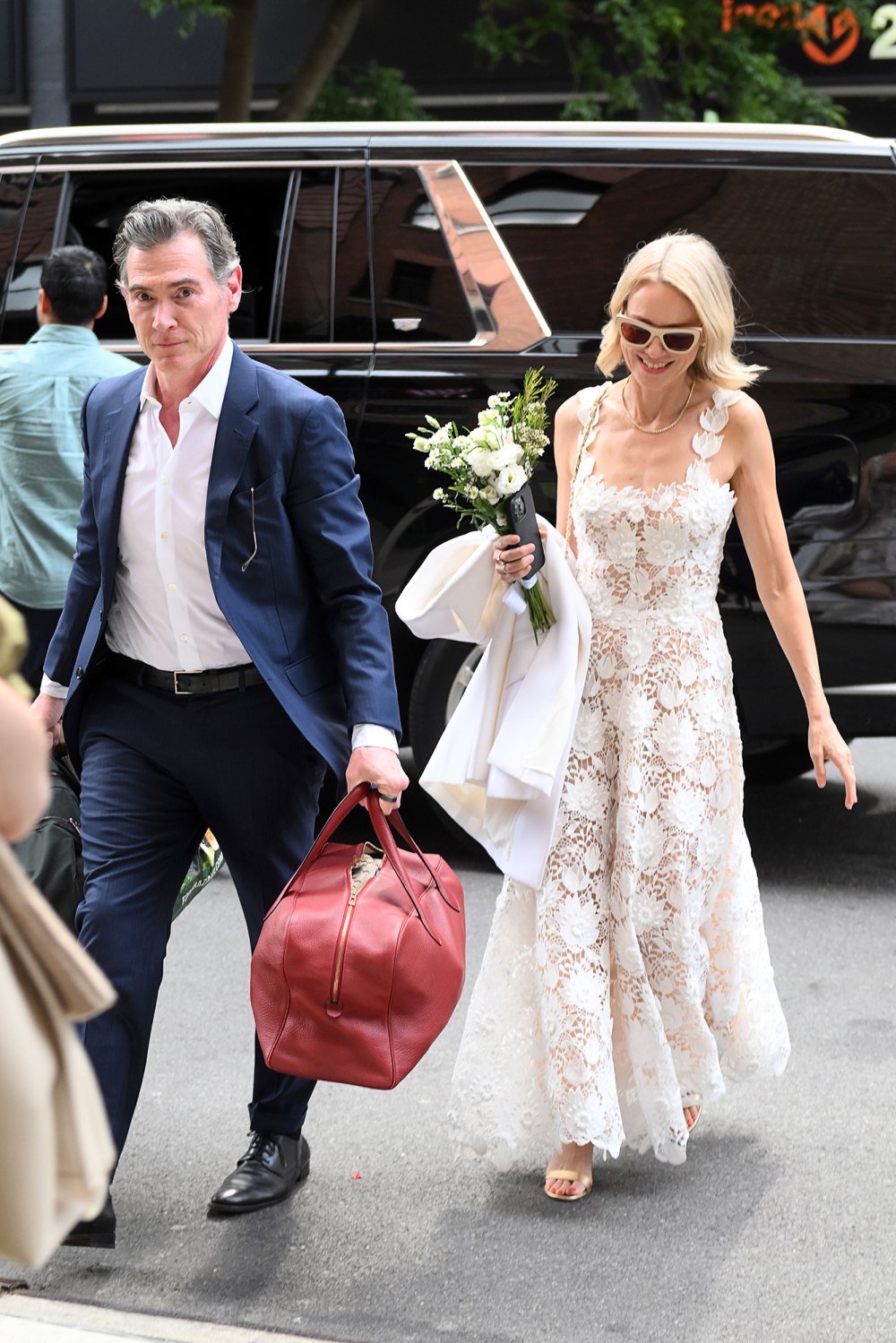 Naomi Watts Marries Billy Crudup Wearing $5K Wedding Dress and Carrying Deli Flowers: Photos
