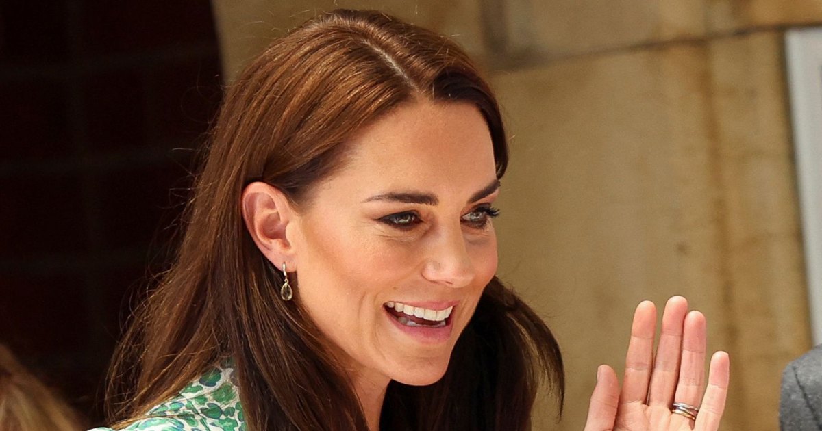 Princess Kate looks bright and beautiful in green leopard print