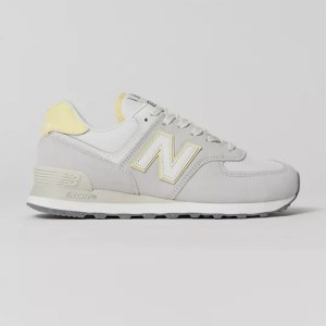 weekend-deals-urban-outfitters-new-balance-sneakers