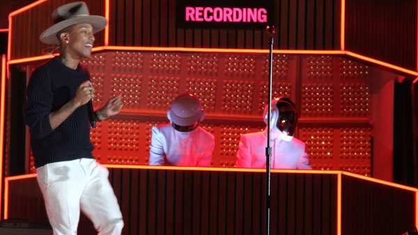 Daft Punk’s “Get Lucky” Grammys 2014 Performance: Beyonce, Yoko Ono, Paul McCartney Dance in Audience