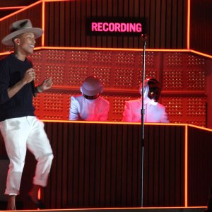 Daft Punk’s “Get Lucky” Grammys 2014 Performance: Beyonce, Yoko Ono, Paul McCartney Dance in Audience