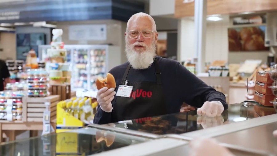 David Letterman Dons Apron for Surprise Shift at Iowa Grocery Store