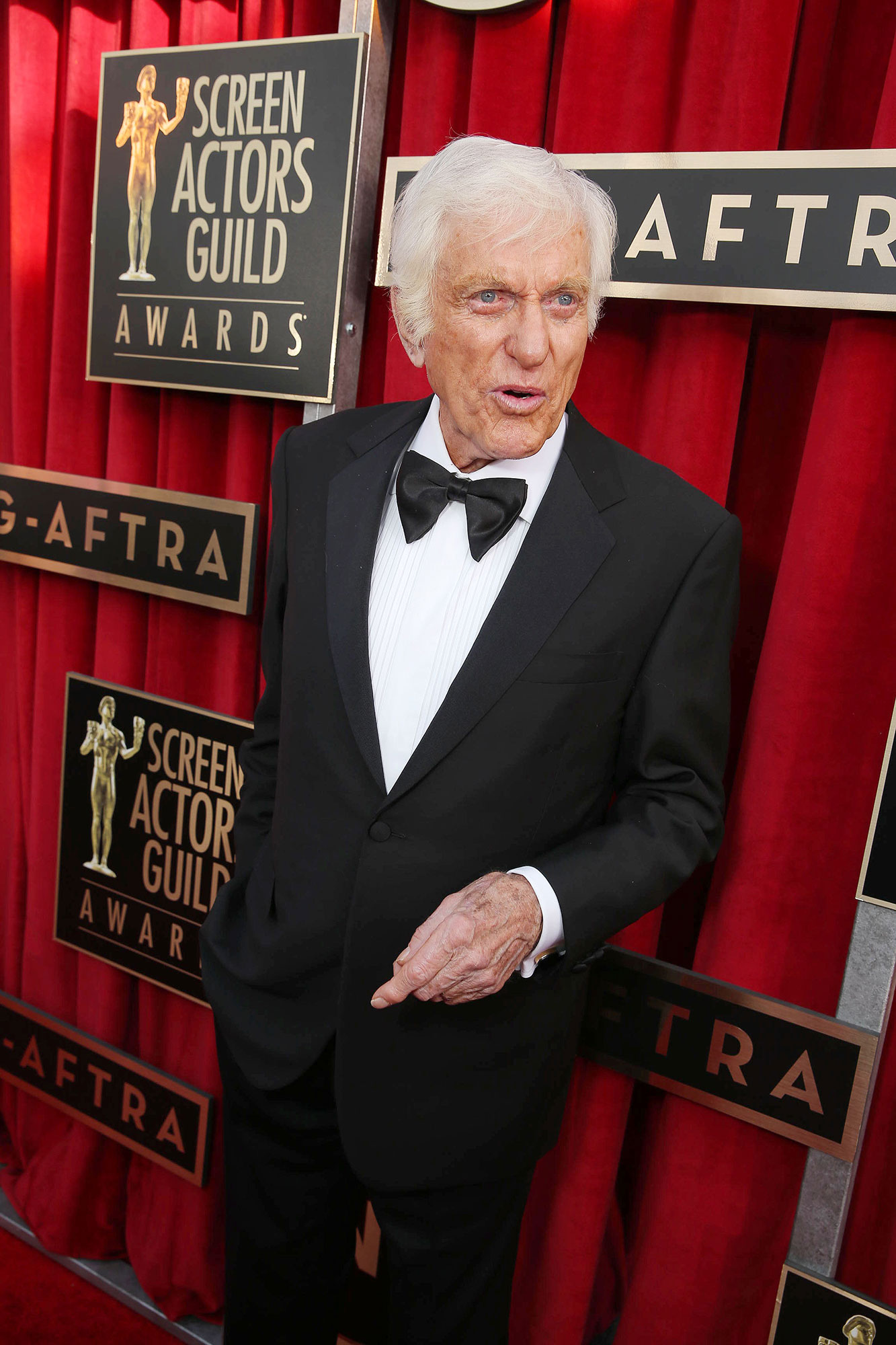 Dick Van Dyke “Fine” After Car Catches Fire: Picture