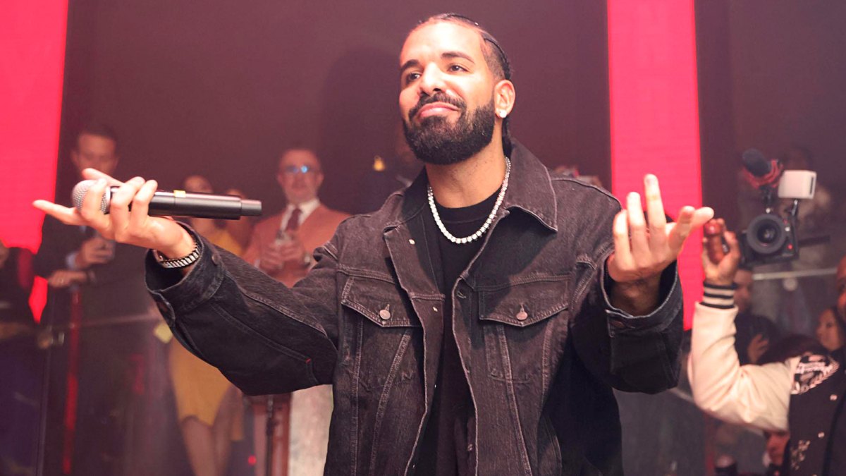 Drake Reacts to Fan Throwing 46G Bra on Stage at Madison Square Garden