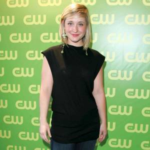 Feature Smallville Alum Allison Mack Released From Jail Following Prison Sentence for Role in Sex Cult NXIVM