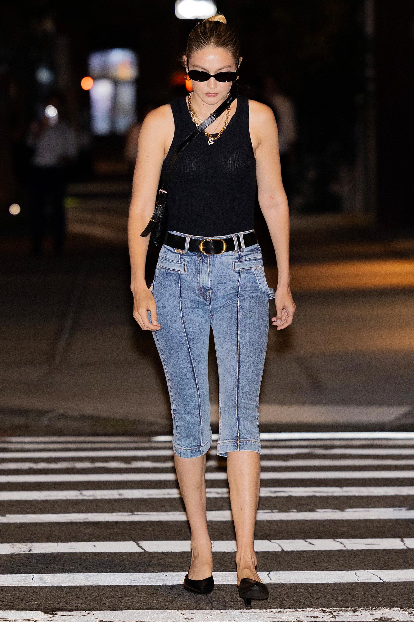 øje erotisk kulhydrat Gigi Hadid Revives the Capri Trend While Out in NYC: Photos