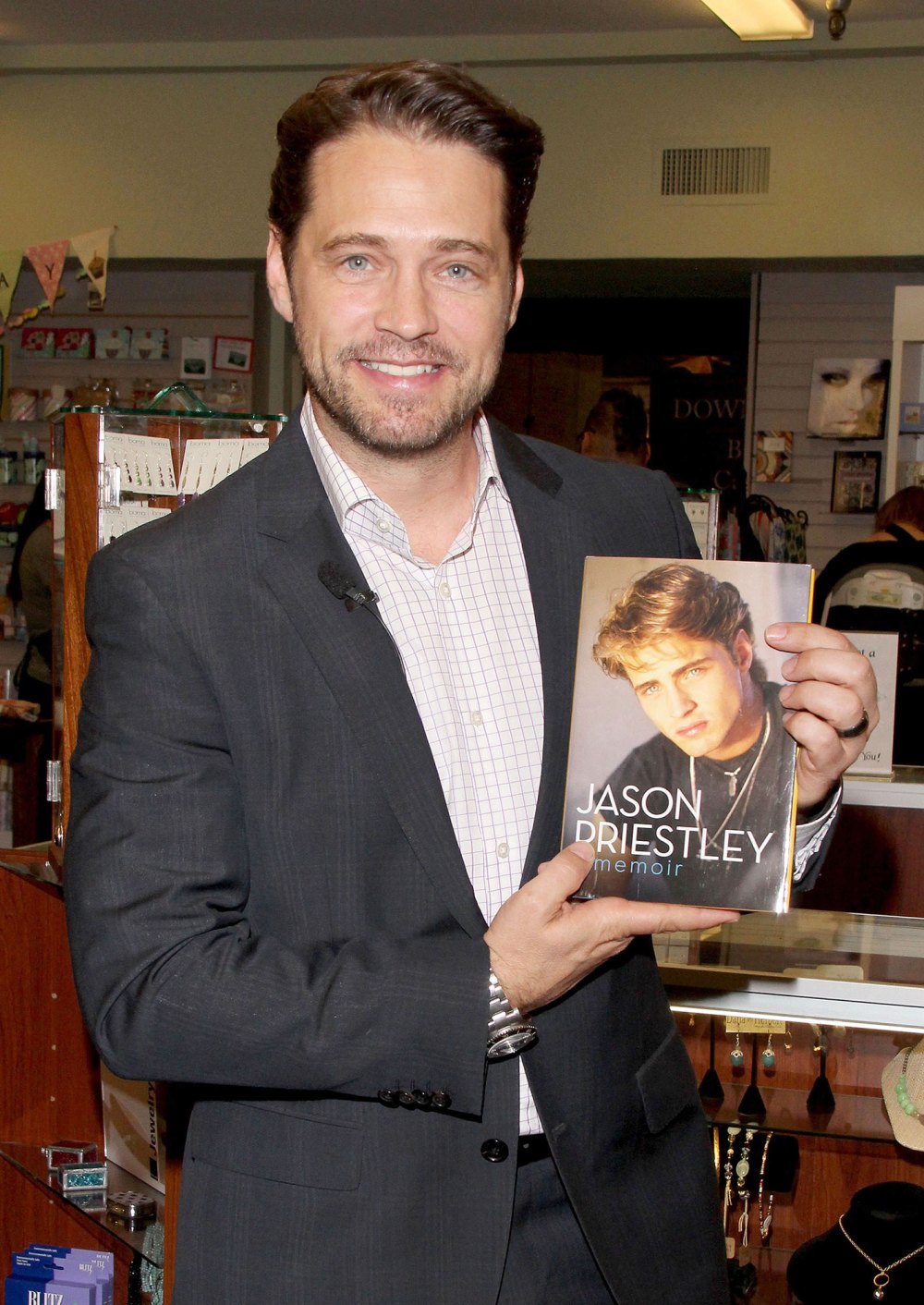 Jason Priestley Dishes on Shannen Doherty, Roommate Brad Pitt in New Memoir