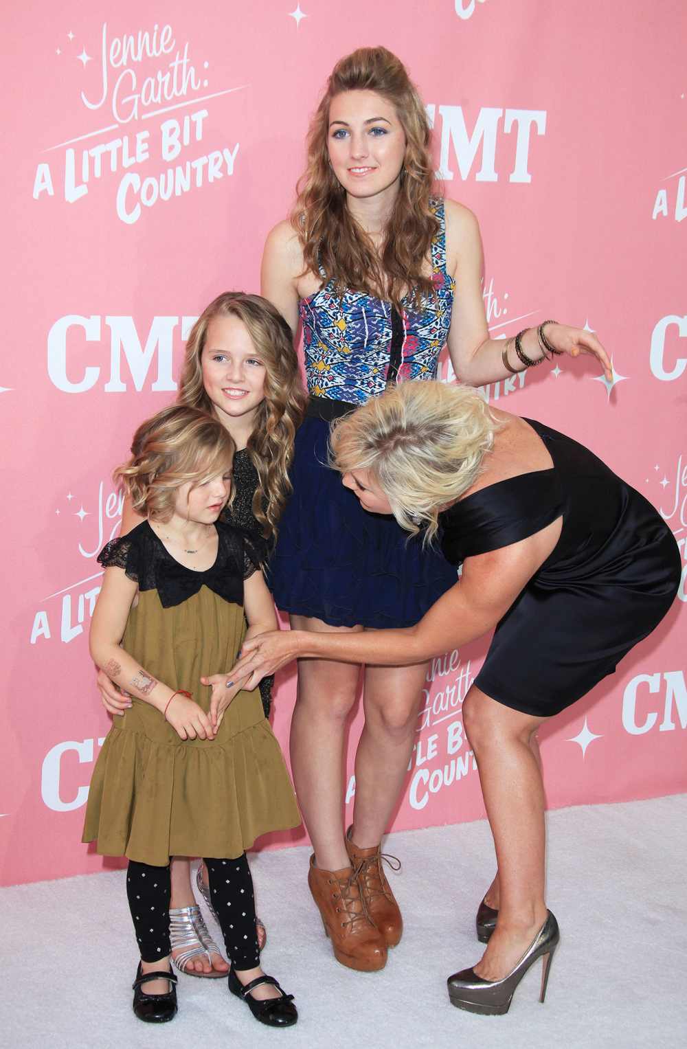 Jennie Garth Reunites With Shannen Doherty, Ian Ziering at 40th Birthday