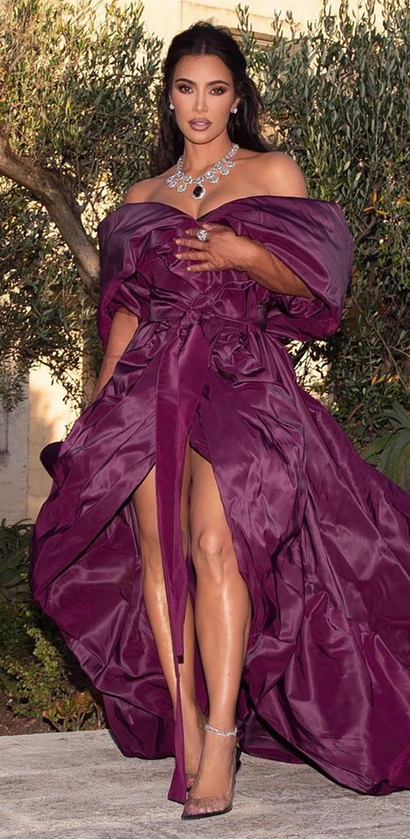 Kim Kardashian Looks Like Royalty At Dolce And Gabbana Show