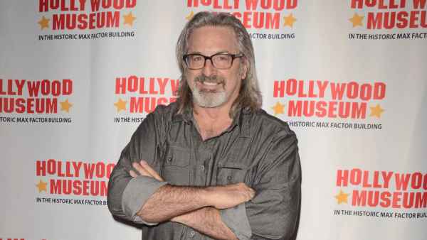Lizzie McGuire Alum Robert Carradine Reveals Residuals Check