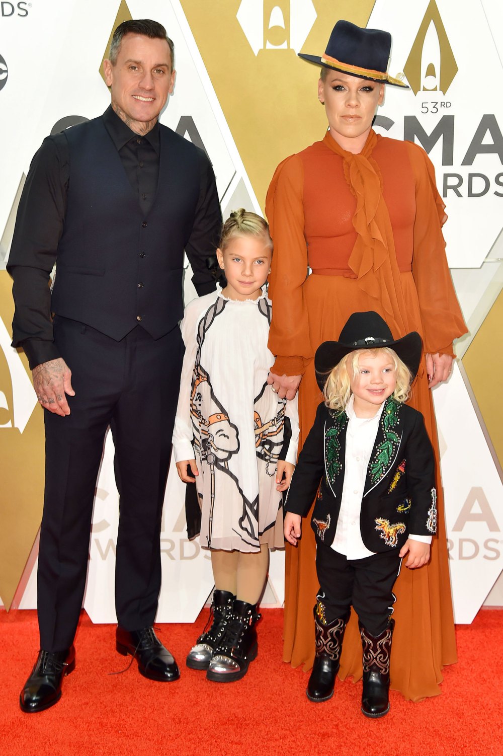 Pink Seriously Considering Relocating to Australia With Her Family 2 Carey Hart, Willow Hart, Jameson Hart