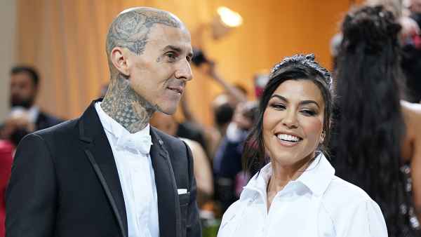 Pregnant Kourtney Kardashian Shows Off Baby Bump During Denver Outing With Travis Barker