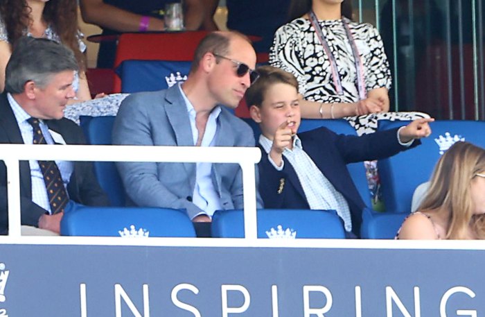شاهزاده جورج از پیتزا با شاهزاده ویلیام در بازی کریکت لذت می برد: ع،