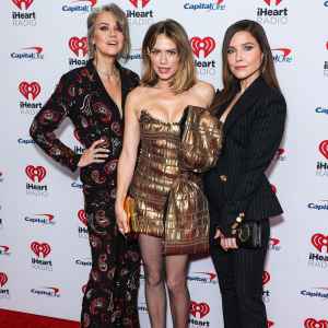 Sophia Bush Hilarie Burton and Bethany Joy Lenz Advise Drama Queens Fans to Switch to OTH DVDs 283