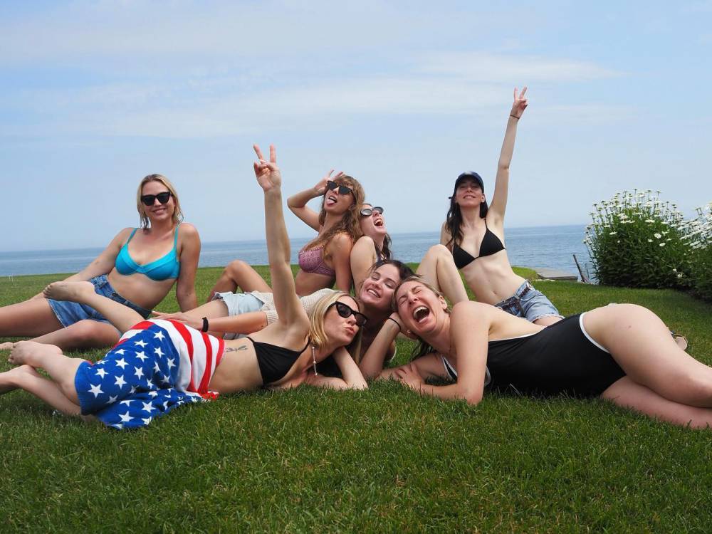 Taylor Swift Quietly Brought Back 4th of July Party: Find Out Which &lsquo;Independent Girlies&rsquo; Attended