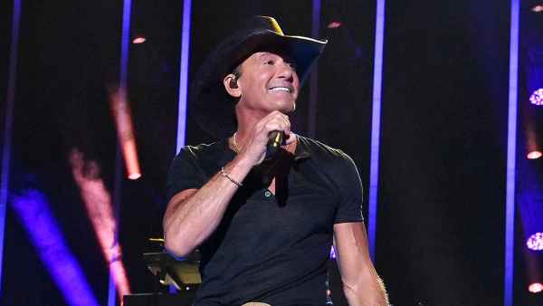 Tim McGraw Hopes He s Spry Enough to Dodge and Duck If Concertgoers Throw Things on New Tour 389