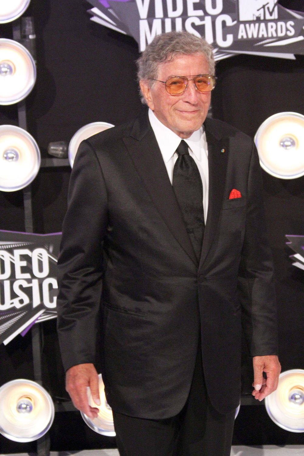 Tony Bennett Paying Tribute to Amy Winehouse at MTV VMAs - Us Weekly