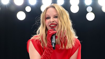 Kylie Minogue brings a 'flashy' residency to Las Vegas