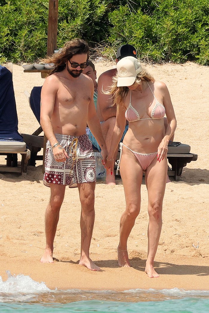 Heidi Klum uccide in bikini all’uncinetto mentre è in vacanza in Italia