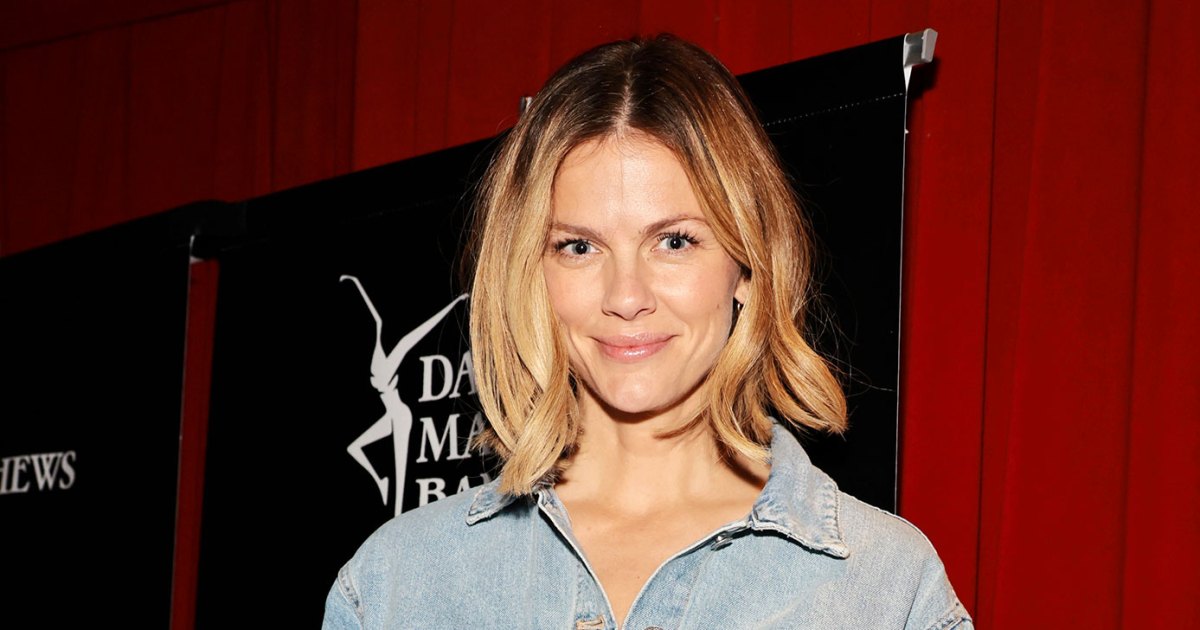 1496807901 Brooklyn Decker Cant Stop Crying As Daughter Stevie Starts Kindergarten