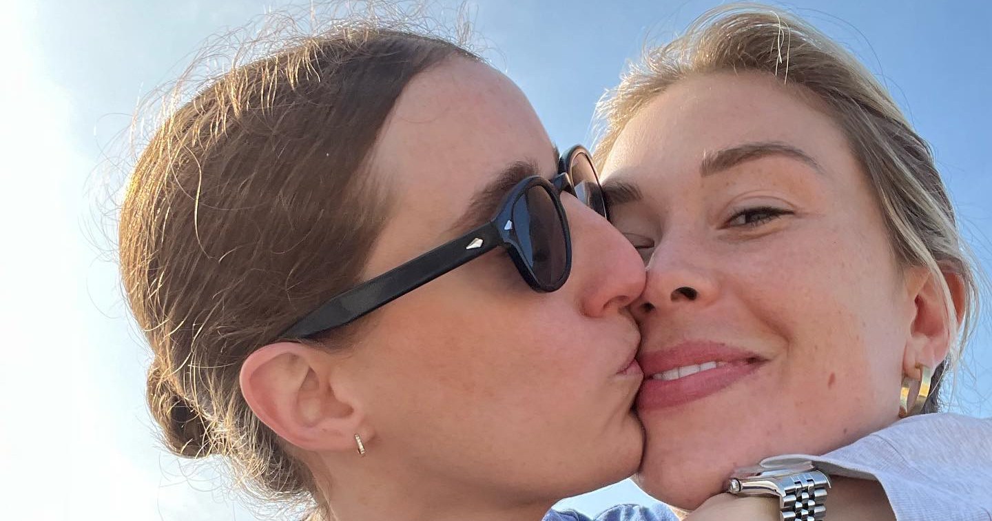 Bachelorette Gabby Windey Reveals She's Dating a Woman - Vimarsana News