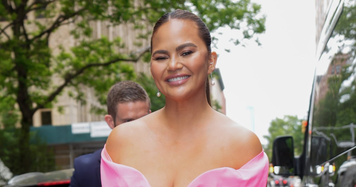 Chrissy Teigen Shares Topless Pic to Encourage Fans to Get Mammograms Chrissy Teigen Shares Topless Pic to Encourage Fans to Get Mammograms