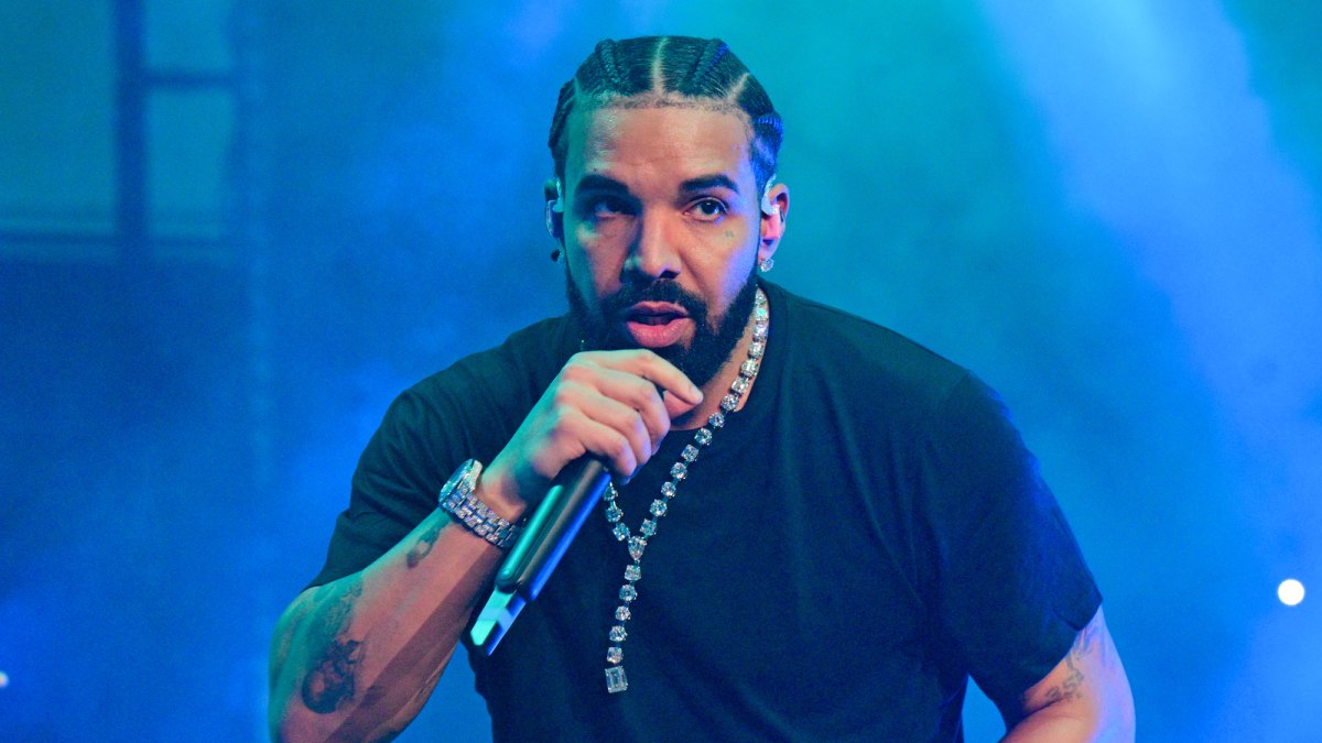 Drake Gives Away Brown Birkin Bag to Fan In Miami During 'Blur' Tour
