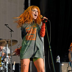 Hayley Williams Says Her Lungs Arent Healing Quickly