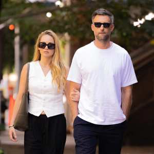 Jennifer Lawrence Matches With Husband Cooke Maroney While Strolling Through Central Park 303
