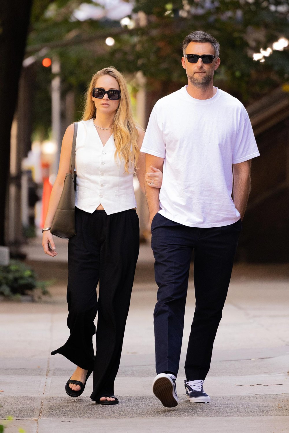 Jennifer Lawrence Matches With Husband Cooke Maroney While Strolling Through Central Park 303
