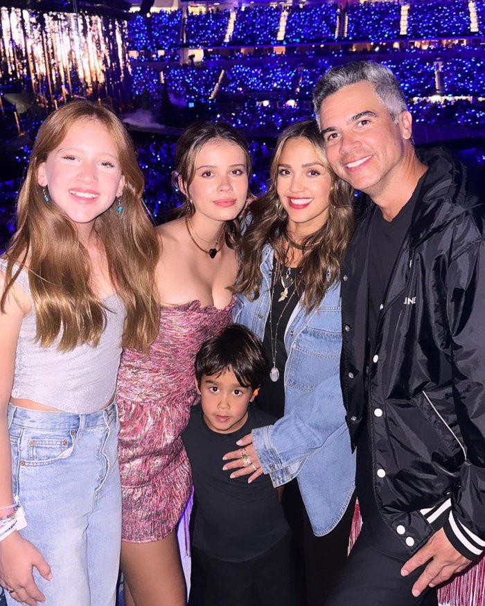 Jessica Alba s Daughters Think Her Dance Moves in Honey Are So Embarrassing 304