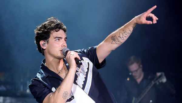 Joe Jonas Draws Fan a Custom Tattoo During 'The Album' Tour Performance: 'It's Me and You!'