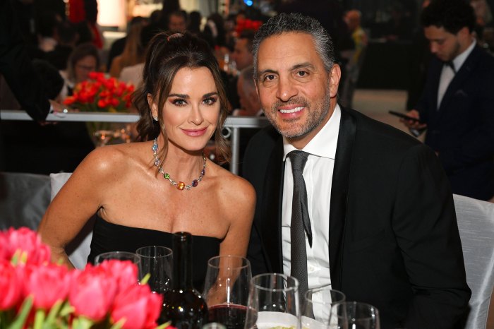 Kyle Richards and Mauricio Umansky Vacation With Daughters in Italy 3
