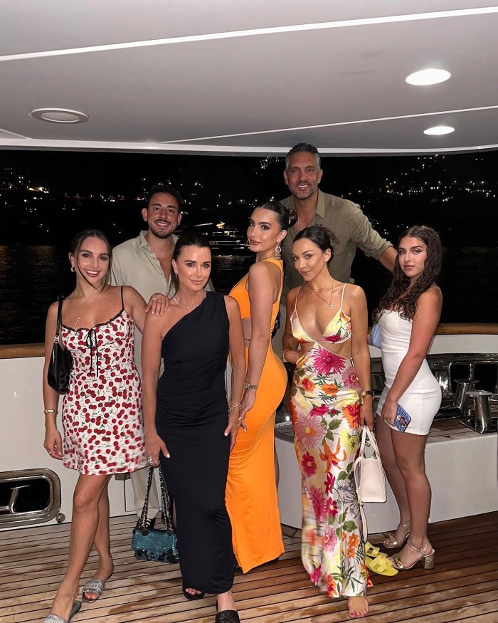 Kyle Richards and Mauricio Umansky are vacationing with their daughters in Italy