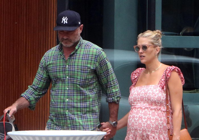 Liev Schreiber and Pregnant Taylor Neisen Hold Hands During New York City Stroll 273