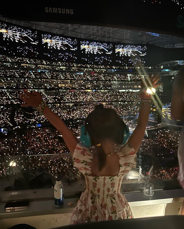 Mindy Kaling and Her Daughter Have a Blast at the Eras Tour - Best First Concert Ever