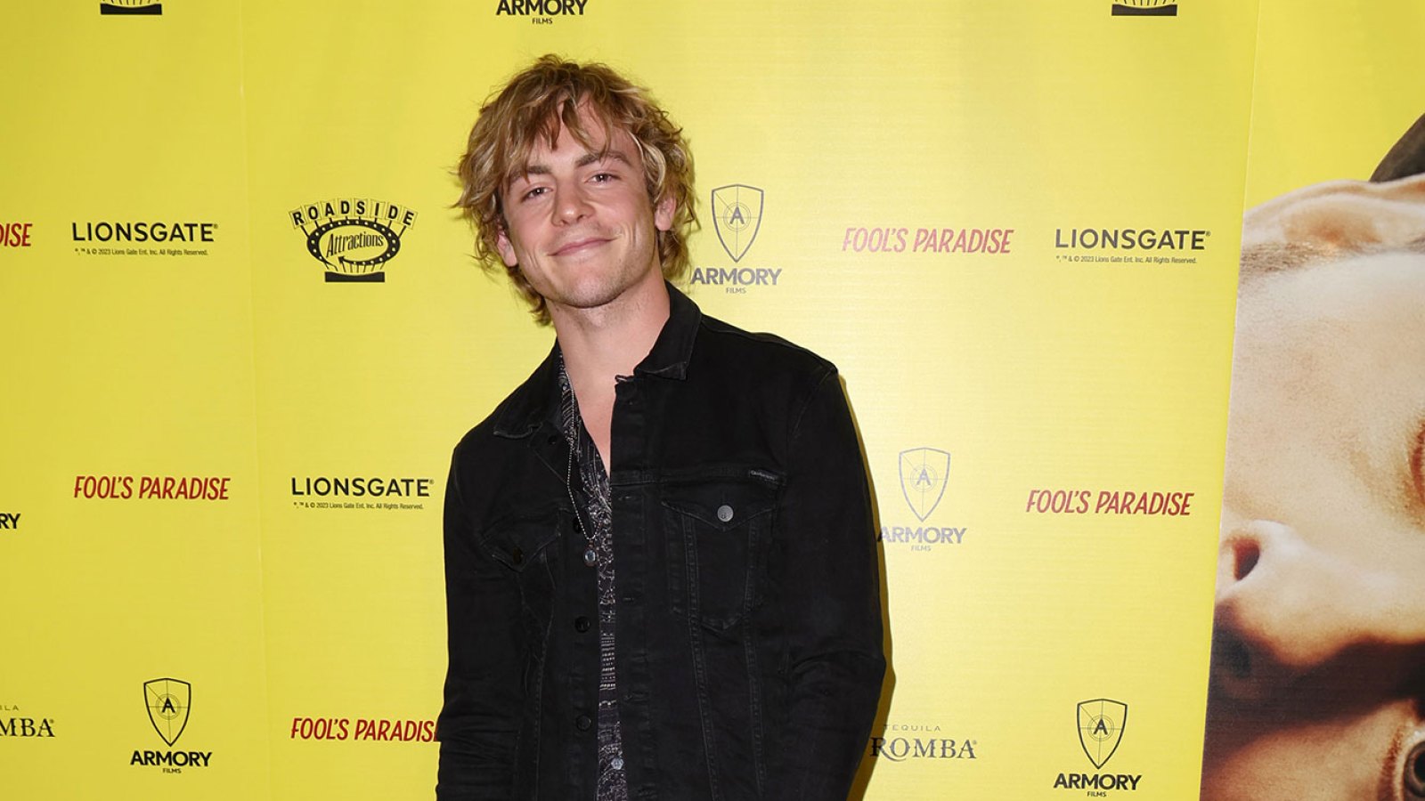 Ross Lynch Takes Shots With West Virginia University Students | Us Weekly