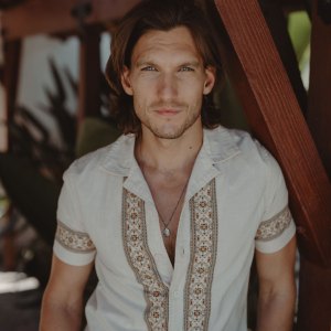 Scott Michael Foster Is More Than Willing to Return for a Greek Revival — And Knows Exactly Where His Character Would Be Now